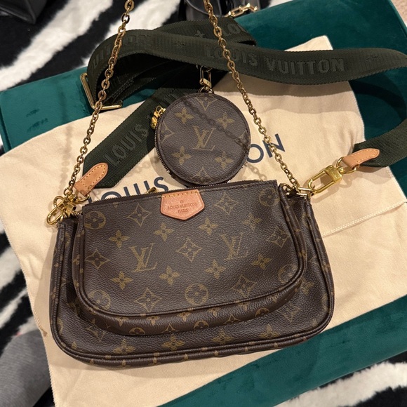 Louis Vuitton Monogram Crossbody Bag with Coin Pouch - Picture 2 of 6